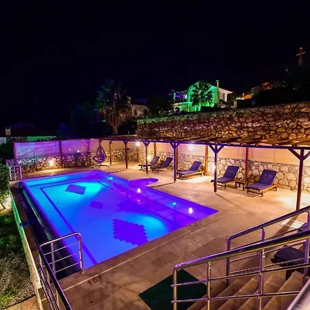 Exclusive 4 Bedroom Villa, 1006 Βίλα Φετιγιέ